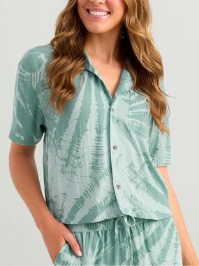 NWT HUK Relaxed Camp Shirt Blue Teal Coastal Print LARGE